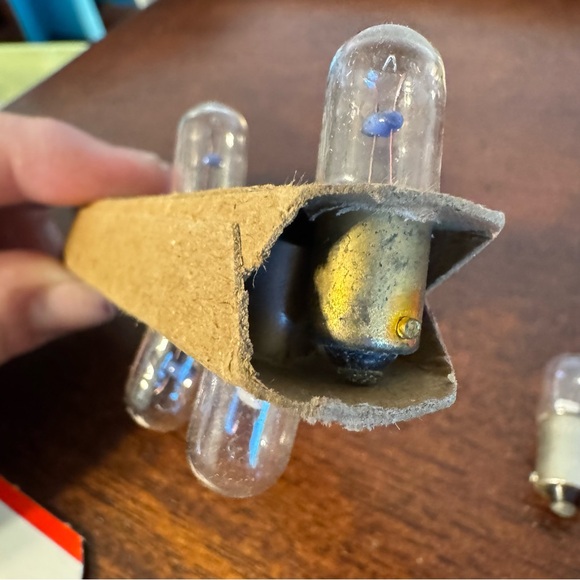 Chicago Miniature #47 Type 47 Lamp Bulbs for Radios 6.3V .15A 5 Piece - Picture 5 of 7